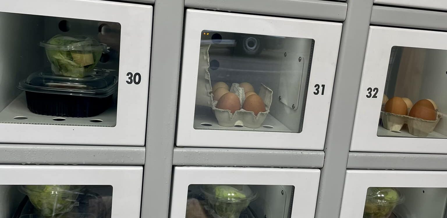 CASIER_REFRIGERE2 1536X750 | Aux Saveurs du Thurtàl Distributeur automatique avec casiers réfrigérés : plats en barquettes et produits de fermes à Bitschwiller vers Thann Pfastatt