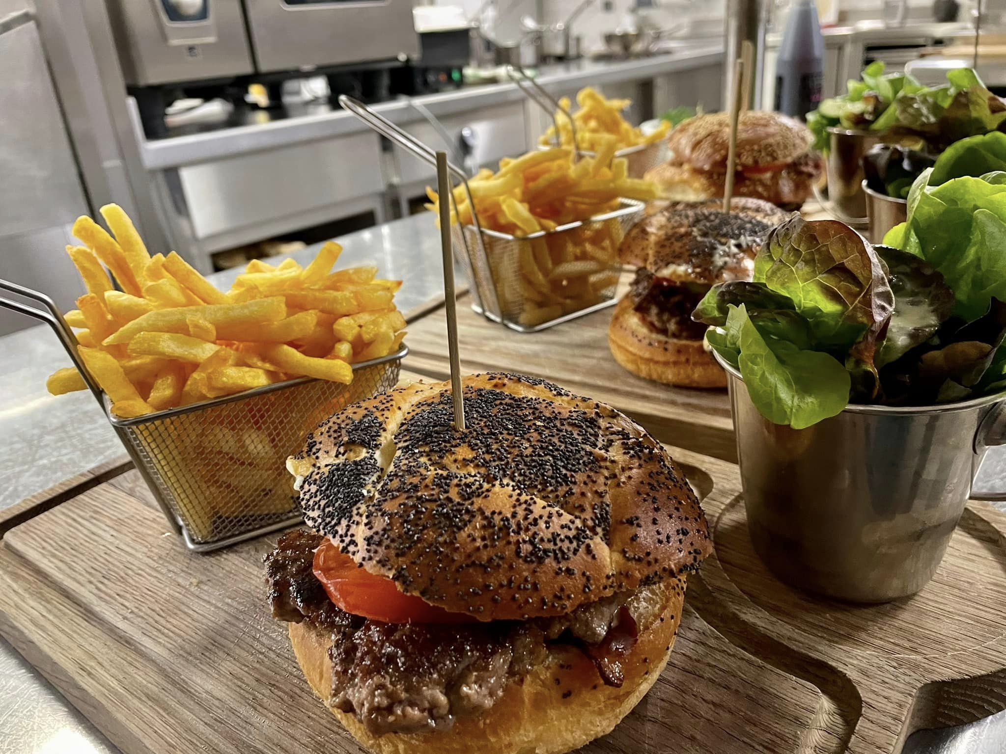 Restaurant alsacien : carpes frites, fleischkiechles du Thurtàl et burgers signature à Bitschwiller vers Thann Pfastatt 2