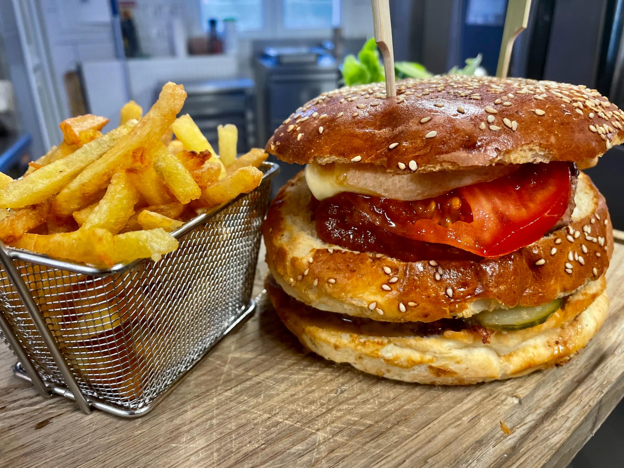 Restaurant alsacien : carpes frites, fleischkiechles du Thurtàl et burgers signature à Bitschwiller vers Thann Riedisheim